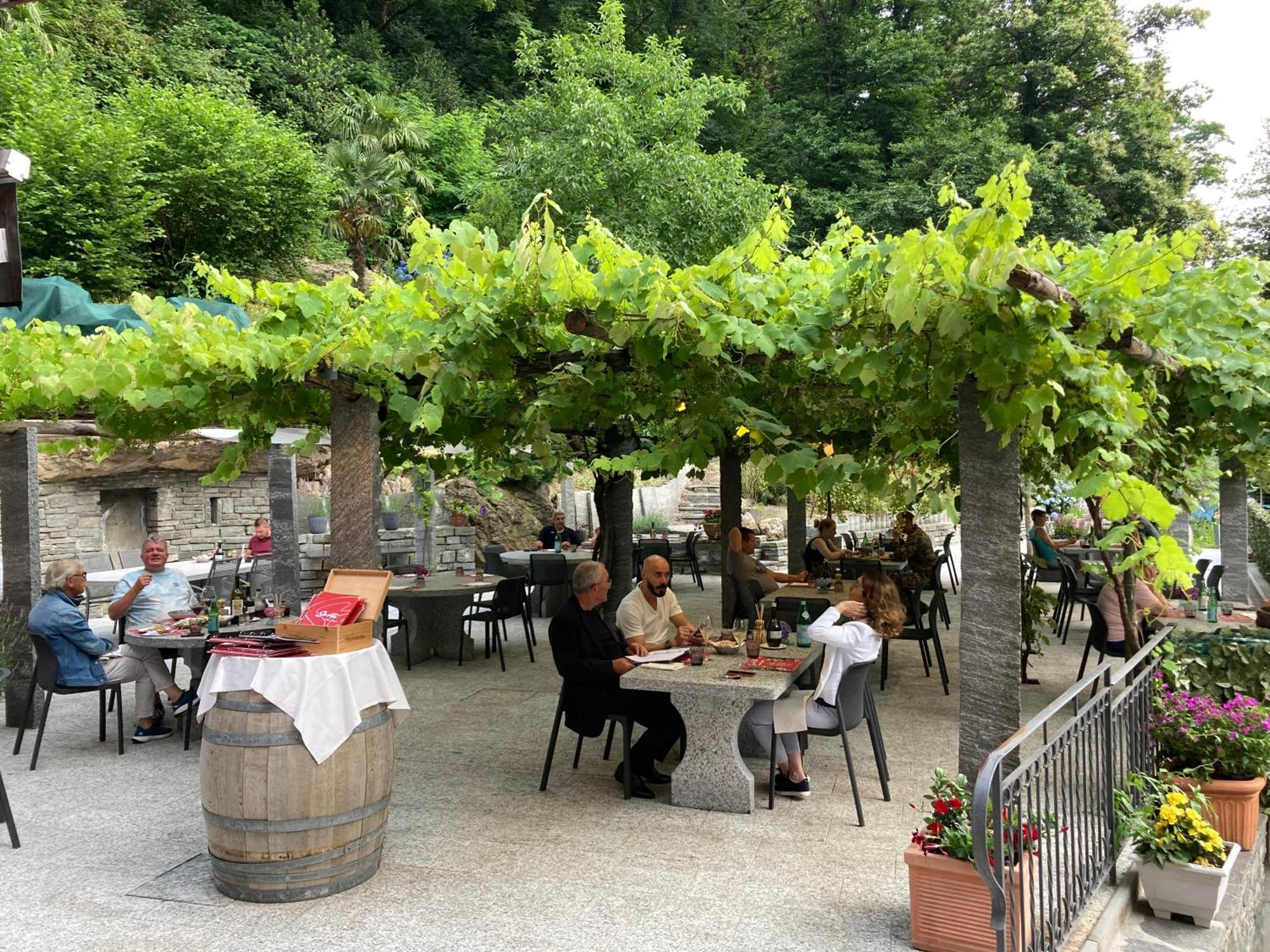 Hotel Ristorante Grotto Serta Lamone Exterior photo